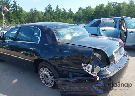 2011 Lincoln Town Car Executive L из США, поврежденный, VIN 2LNBL8EV6BX761988